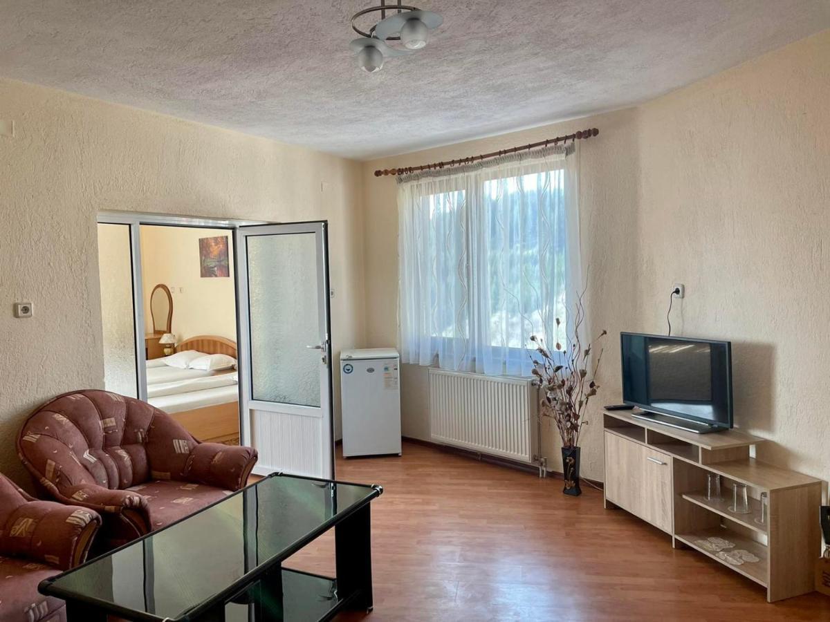 Къща За Гости С Механа Баджо Dospat Exterior photo